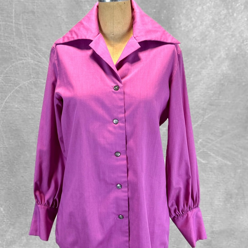VINTAGE 70s raspberry button down shirt blouse pointed dagger disco collar women